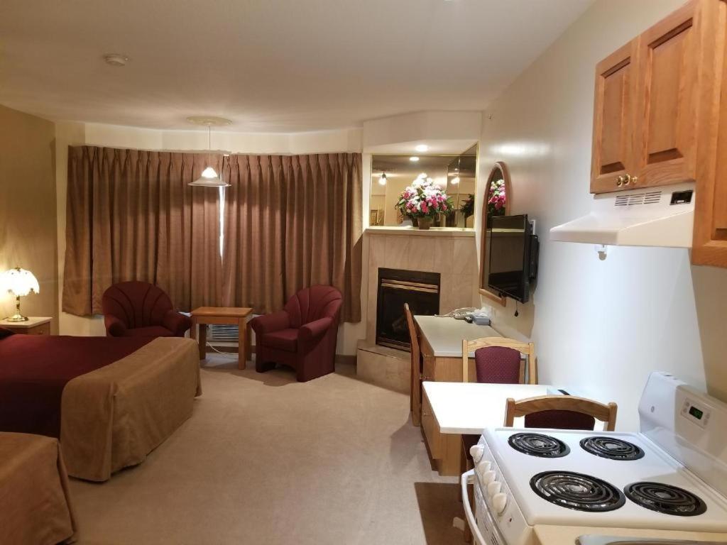 New Imperial Suites Whitecourt Exteriör bild