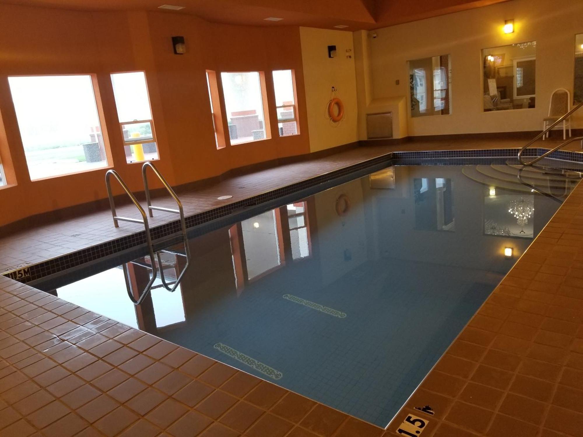 New Imperial Suites Whitecourt Exteriör bild