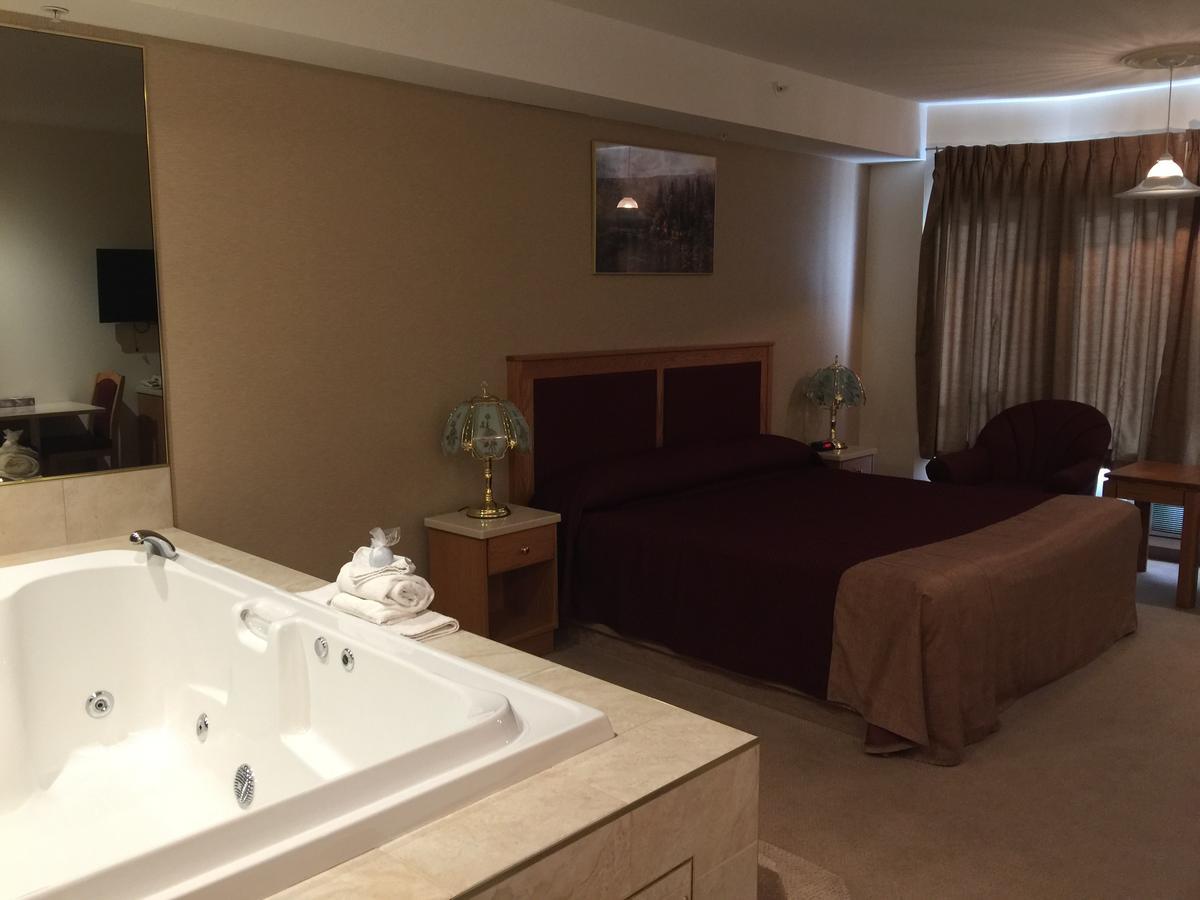 New Imperial Suites Whitecourt Exteriör bild